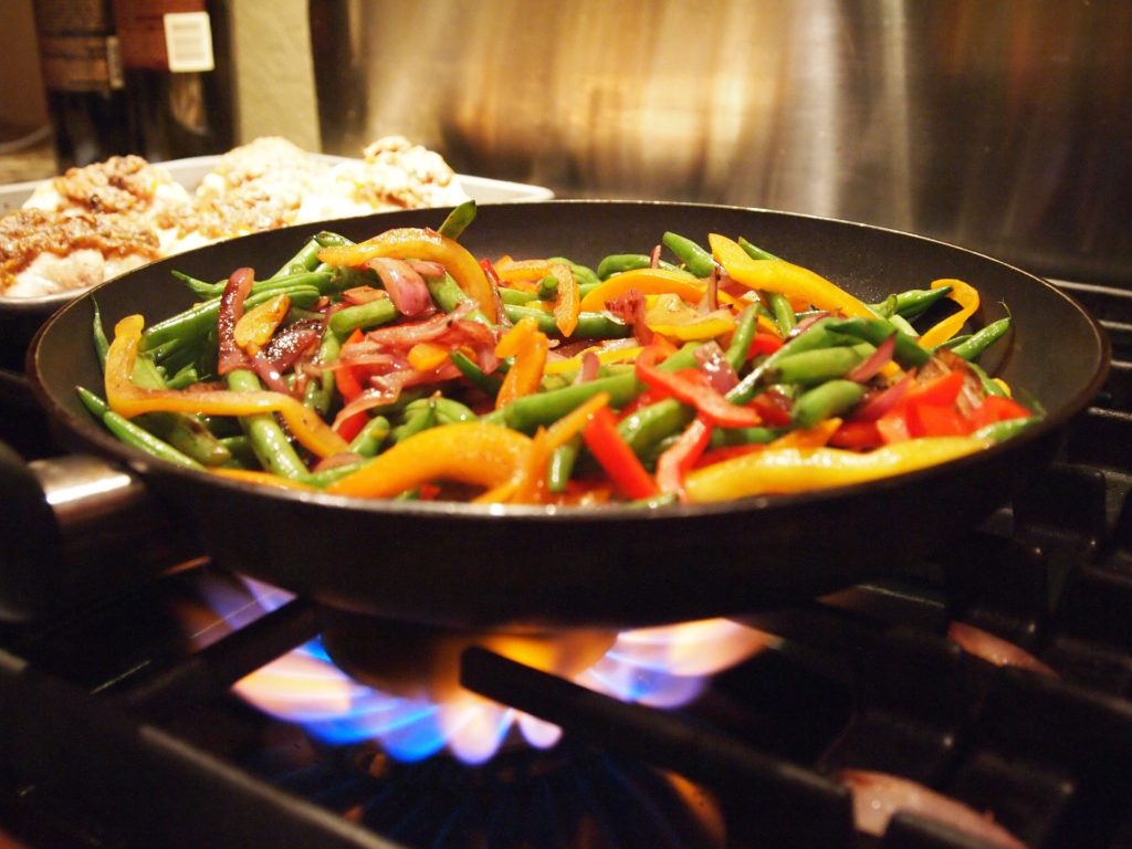 Chicken Stir Fry with Veggies and Garlic Sauce